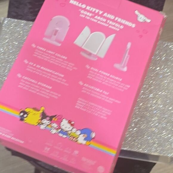 Impressions X Hello Kitty & Friends "Core" Arch Trifold - Picture 11 of 11